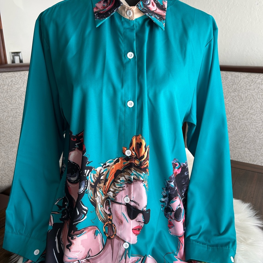 Beautiful Fashion Teal Women's Button Down Blouse NWOT